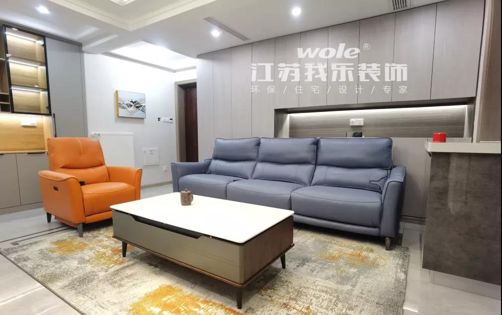 我樂裝飾·實景案例：130㎡現(xiàn)代簡約三居室，平靜素雅，愛馬仕橙沙發(fā)營造出一種時尚前衛(wèi)的感覺！